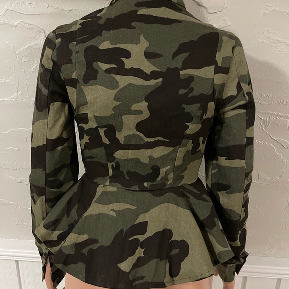 Voila peplum camo jacket - Picture 5 of 8